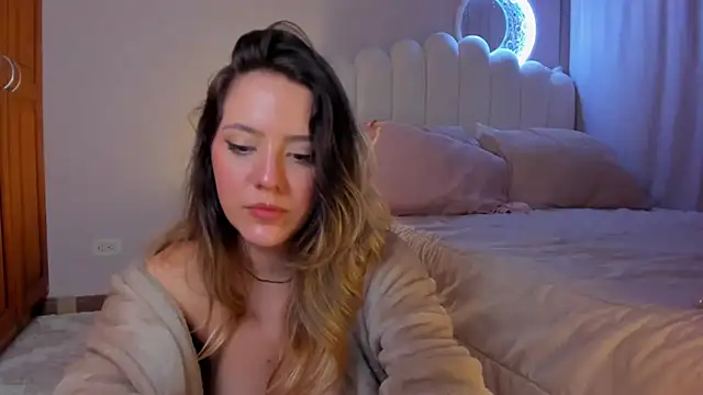 Snapshot of martinaaricci chatting on 11.20.25 martinaaricci online show from 11.20.25