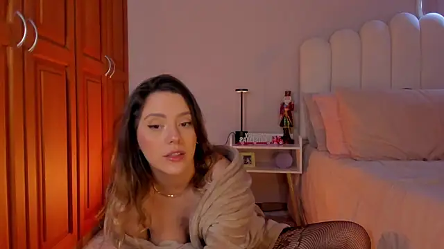 Snapshot of martinaaricci chatting on 12.04.25 martinaaricci online show from 12.04.25