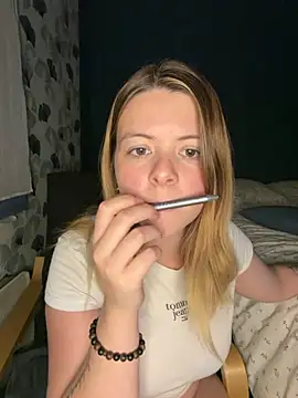 Snapshot of Nina_blain chatting on 11.27.25 Nina blain online show from 11.27.25