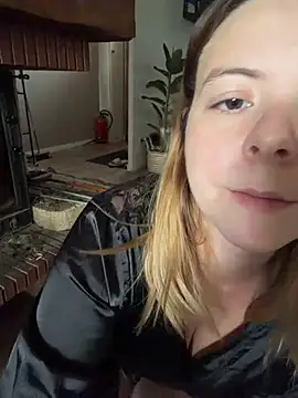 Snapshot of Nina_blain chatting on 12.05.25 Nina blain online show from 12.05.25