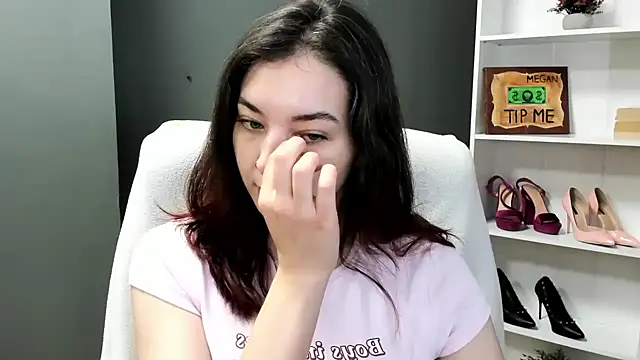 Snapshot of Meagn_Extasy chatting on 06.22.26 Meagn Extasy online show from 06.22.26