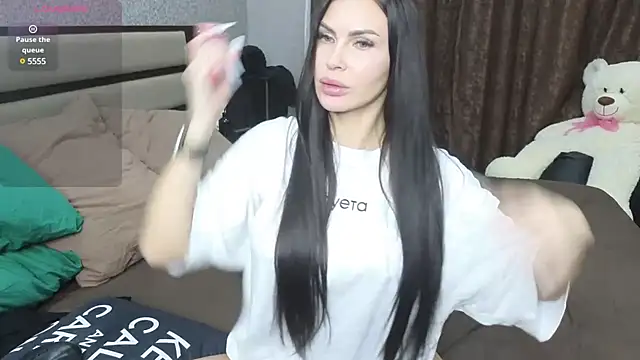 Snapshot of KimDavisBaby chatting on 12.15.24 KimDavisBaby online show from 12.15.24