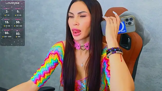 Snapshot of KimDavisBaby chatting on 10.21.25 KimDavisBaby online show from 10.21.25