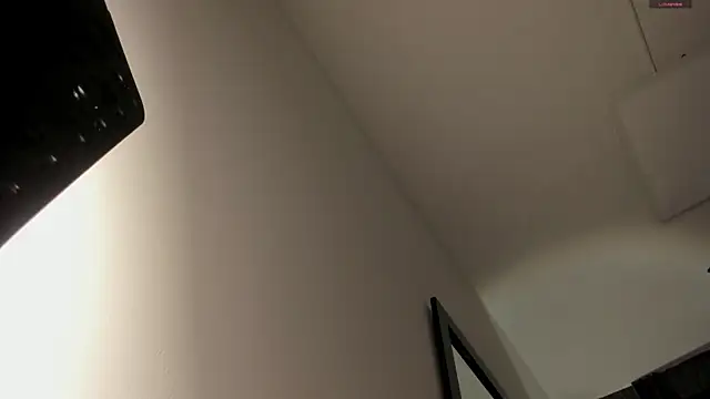 selene red  online show from 11.11.25