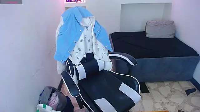 Snapshot of Bonnye_star chatting on 12.15.25 Bonnye star online show from 12.15.25