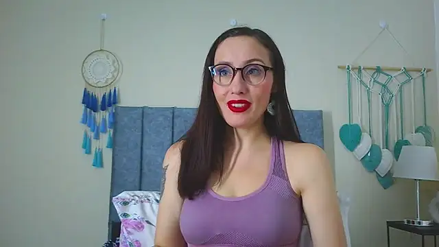 Snapshot of IberianMoonMK chatting on 10.27.25 IberianMoonMK online show from 10.27.25