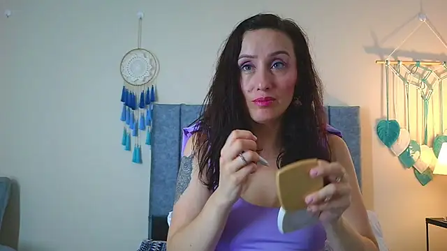 Snapshot of IberianMoonMK chatting on 10.28.25 IberianMoonMK online show from 10.28.25