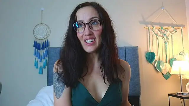 Snapshot of IberianMoonMK chatting on 11.11.25 IberianMoonMK online show from 11.11.25