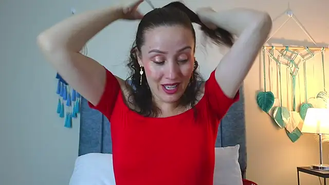 Snapshot of IberianMoonMK chatting on 11.14.25 IberianMoonMK online show from 11.14.25