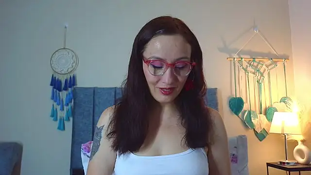 Snapshot of IberianMoonMK chatting on 11.24.25 IberianMoonMK online show from 11.24.25