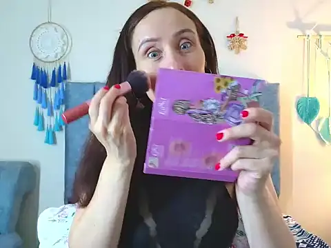 Snapshot of IberianMoonMK chatting on 11.27.25 IberianMoonMK online show from 11.27.25