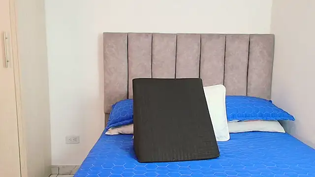 karina lewis  online show from 01.14.25