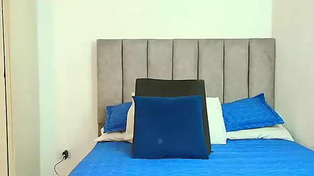 karina lewis  online show from 09.10.25