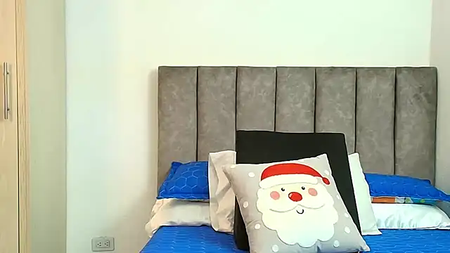 Snapshot of karina_lewis_ chatting on 12.15.25 karina lewis online show from 12.15.25