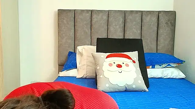 Snapshot of karina_lewis_ chatting on 12.16.25 karina lewis online show from 12.16.25