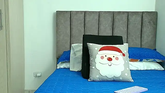 Snapshot of karina_lewis_ chatting on 12.18.25 karina lewis online show from 12.18.25