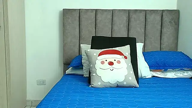 Snapshot of karina_lewis_ chatting on 12.19.25 karina lewis online show from 12.19.25