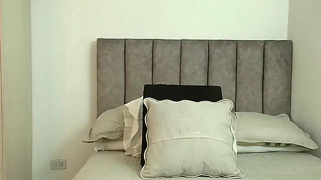 Snapshot of karina_lewis_ chatting on 01.10.26 karina lewis online show from 01.10.26