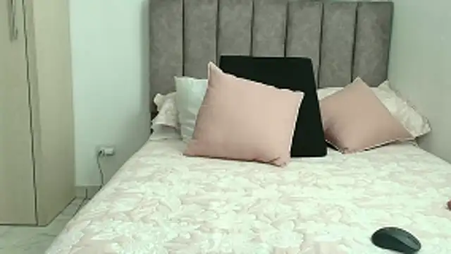 Snapshot of karina_lewis_ chatting on 02.10.26 karina lewis online show from 02.10.26