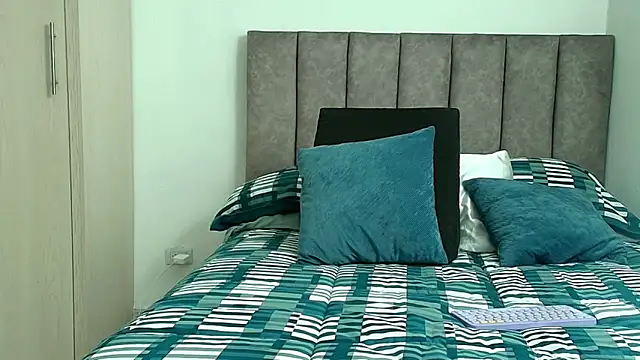 Snapshot of karina_lewis_ chatting on 02.20.26 karina lewis online show from 02.20.26