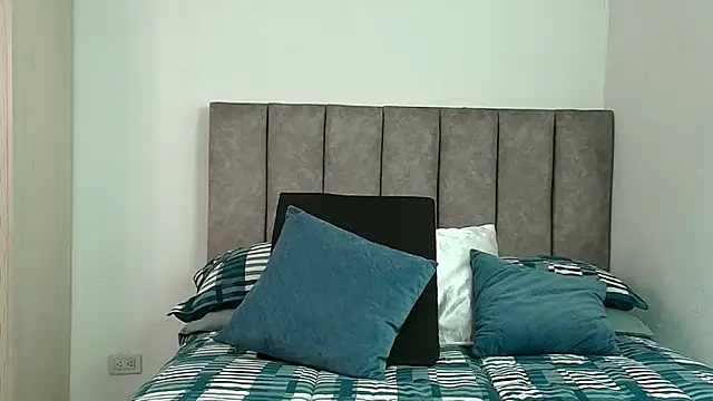 Snapshot of karina_lewis_ chatting on 02.25.26 karina lewis online show from 02.25.26