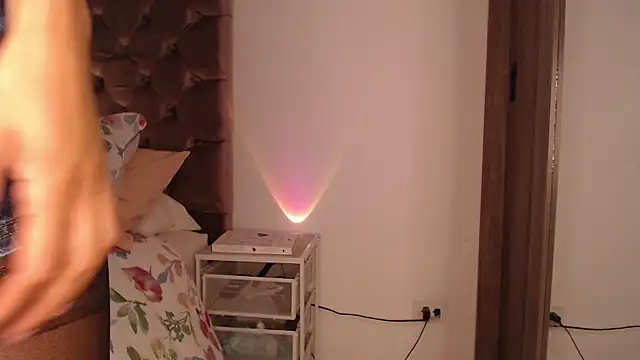 Snapshot of Roussmariehenao chatting on 12.14.25 Roussmariehenao online show from 12.14.25