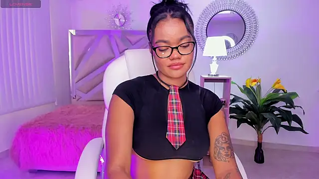 Snapshot of madisson_davon chatting on 12.22.24 madisson davon online show from 12.22.24