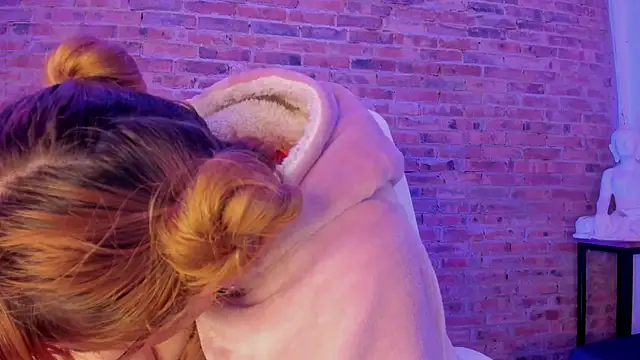 Snapshot of Sweet_Namii chatting on 01.28.25 Sweet Namii online show from 01.28.25