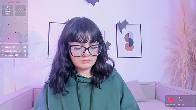 Snapshot of Sweet_Namii chatting on 10.21.25 Sweet Namii online show from 10.21.25