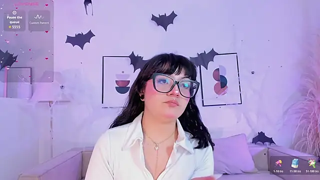 Snapshot of Sweet_Namii chatting on 10.29.25 Sweet Namii online show from 10.29.25