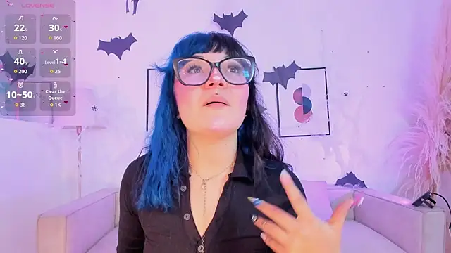 Snapshot of Sweet_Namii chatting on 10.30.25 Sweet Namii online show from 10.30.25