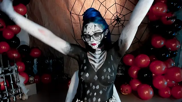 Snapshot of Sweet_Namii chatting on 10.31.25 Sweet Namii online show from 10.31.25