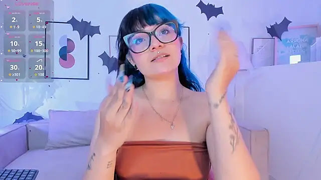 Snapshot of Sweet_Namii chatting on 11.05.25 Sweet Namii online show from 11.05.25