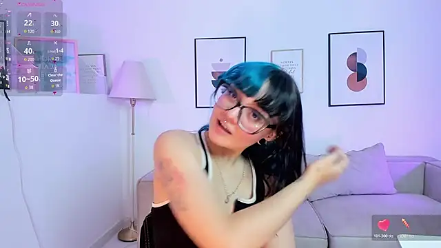 Snapshot of Sweet_Namii chatting on 11.17.25 Sweet Namii online show from 11.17.25