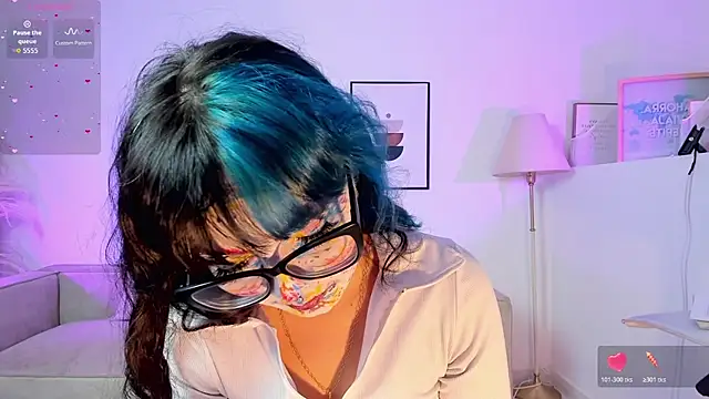 Snapshot of Sweet_Namii chatting on 11.18.25 Sweet Namii online show from 11.18.25