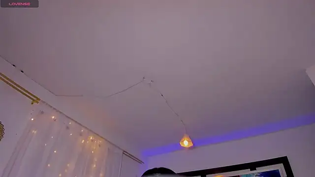 Scarlett 811 online show from 11.24.25