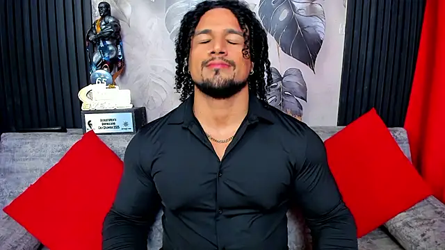 Snapshot of MikeEstevess chatting on 03.08.26 MikeEstevess online show from 03.08.26