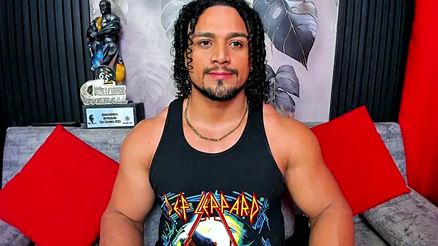 Snapshot of MikeEstevess chatting on 03.11.26 MikeEstevess online show from 03.11.26