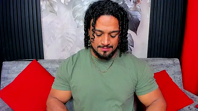 Snapshot of MikeEstevess chatting on 04.16.26 MikeEstevess online show from 04.16.26