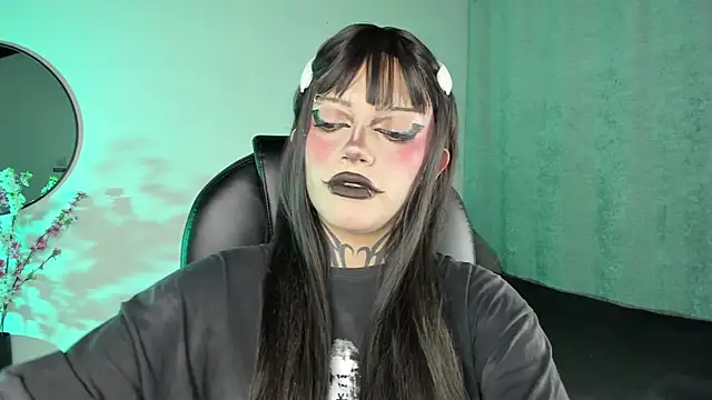 Snapshot of LilithMadness chatting on 09.26.25 LilithMadness online show from 09.26.25