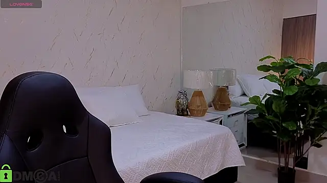 Snapshot of ISA__CUTEE chatting on 09.15.25 ISA CUTEE online show from 09.15.25