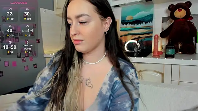 Snapshot of Kruela_Eva chatting on 11.18.25 Kruela Eva online show from 11.18.25