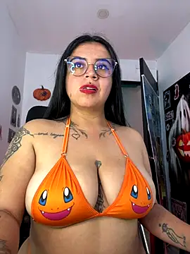 Devilsweet17 online show from 10.23.25