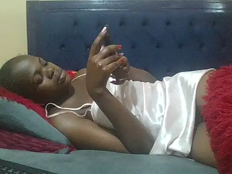 Snapshot of Creamy_dolly chatting on 12.14.25 Creamy dolly online show from 12.14.25