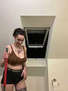 JeSuisUnTapin online show from 04.15.26