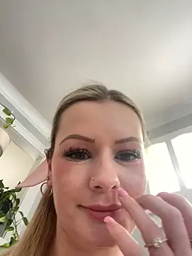 LoveShae  online show from 02.05.25