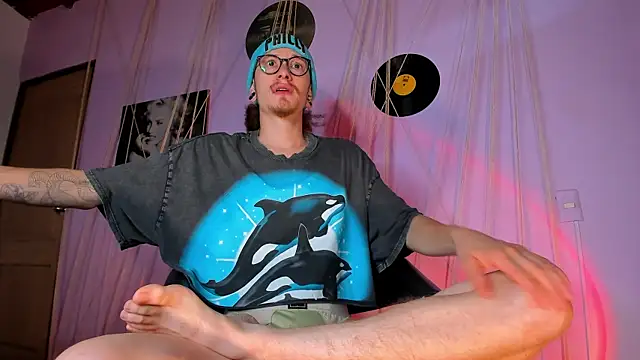 Snapshot of MrShaggy chatting on 01.11.25 MrShaggy online show from 01.11.25