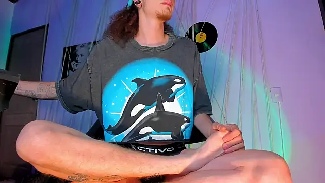 Snapshot of MrShaggy chatting on 01.29.25 MrShaggy online show from 01.29.25