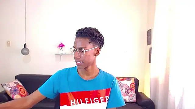 maiki18  online show from 01.31.25