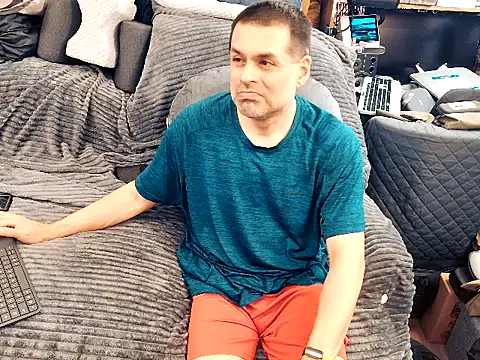 Snapshot of ClampMaster chatting on 02.27.26 ClampMaster online show from 02.27.26